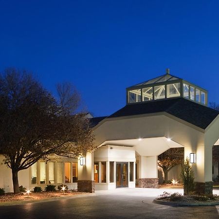 Endeavor Inn & Suites, Trademark Collection By Wyndham Topeka Exterior photo